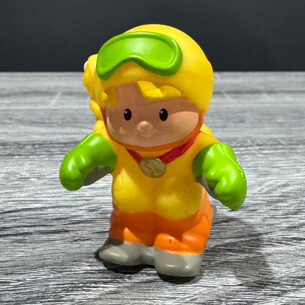Fisher-Price | Little People: Olympic Gold Metal Skier Eddie (2010) - Toy Figure